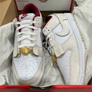 BRAND NEW, NEVER WORN. Nike Dunk Low SE 12 women’s 10.5 men’s